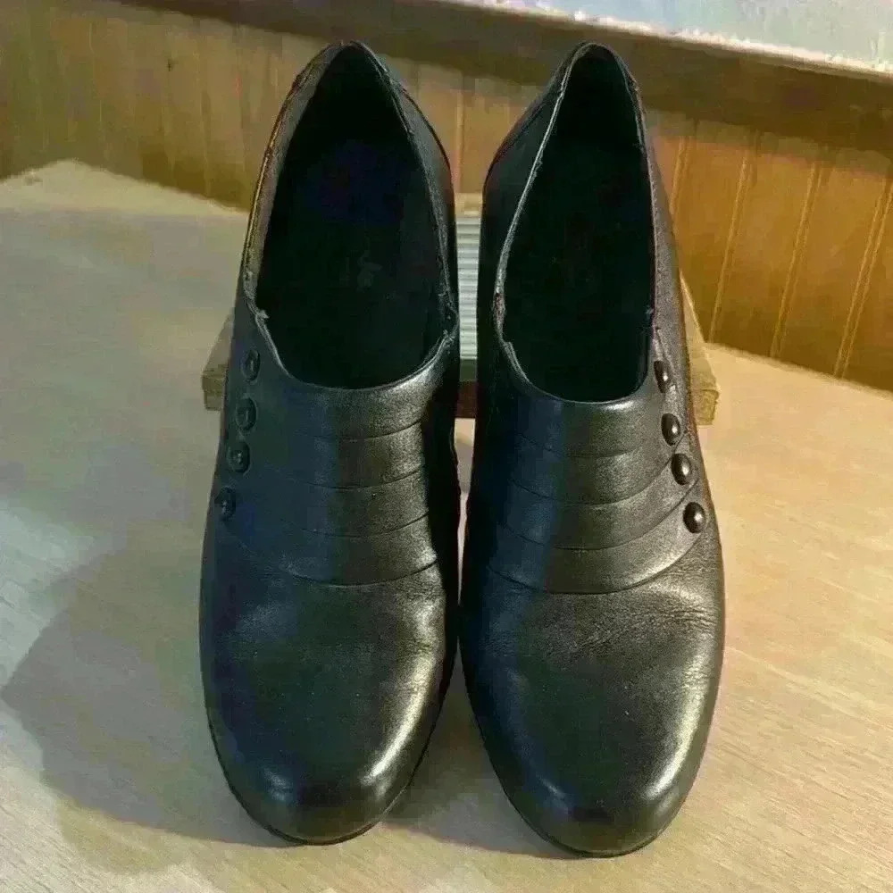 Clark’s Black Leather Infall Falls Pleated 4-Button Vintage Victorian Mules